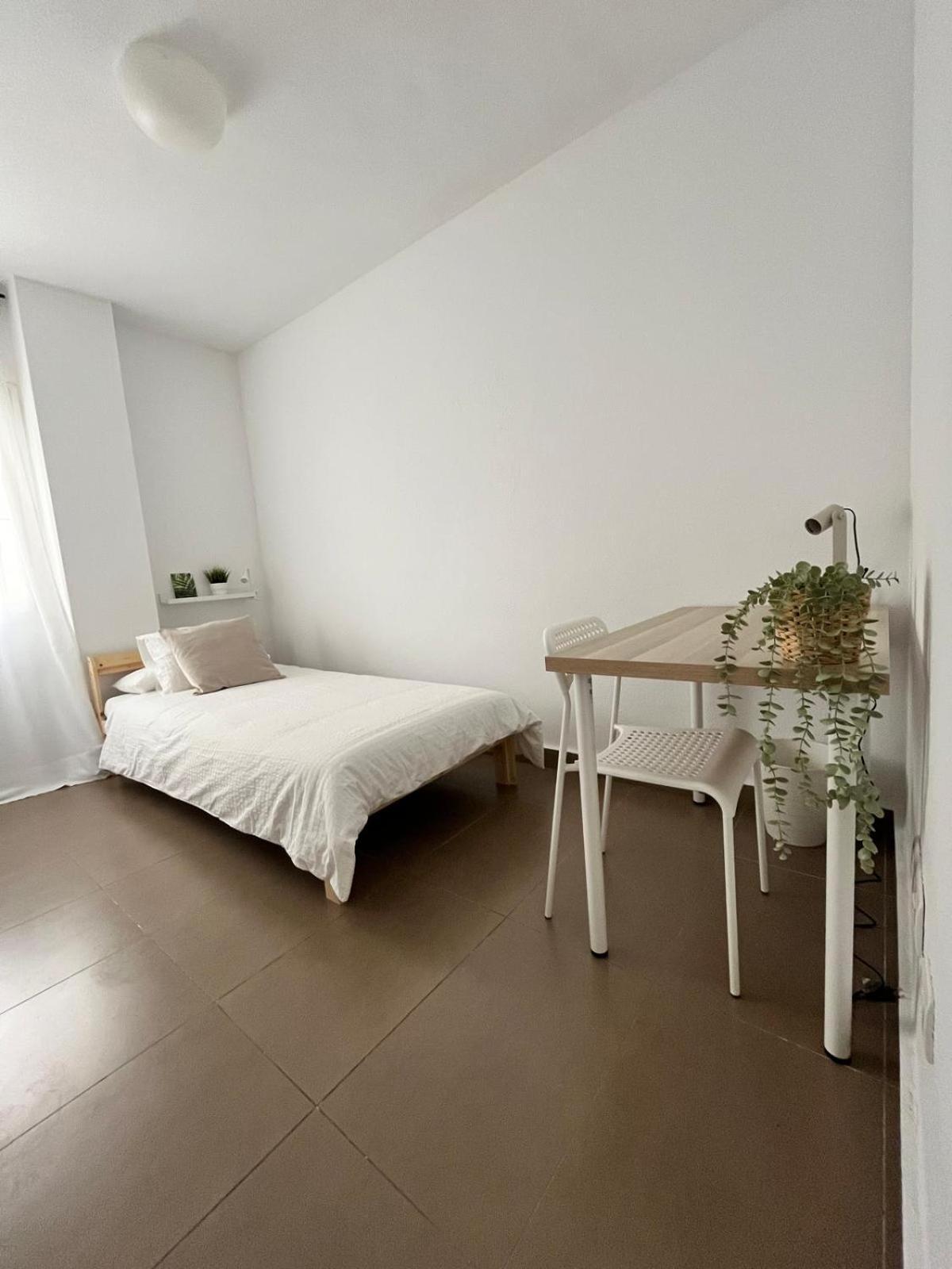 Malaga Prime Location - Stylish Apartment With Free Wifi, Free Parking, Steps From The Historic Center Bagian luar foto
