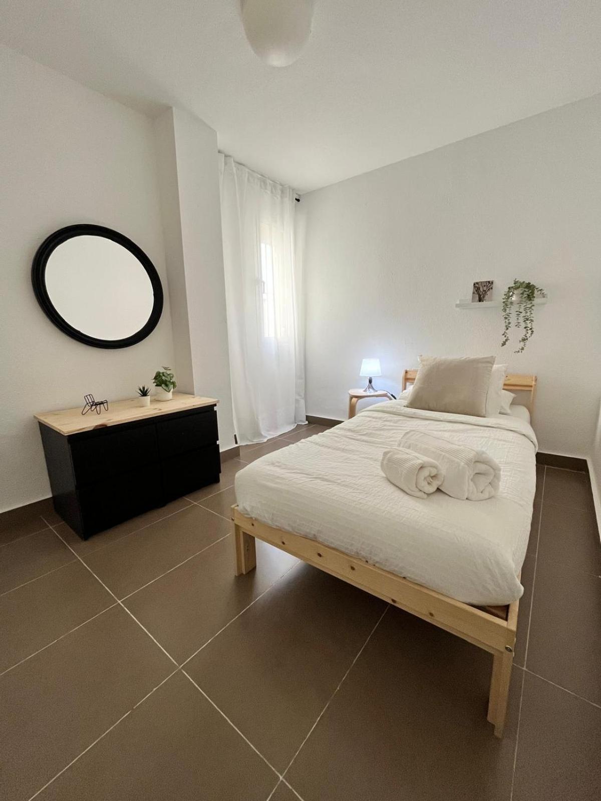 Malaga Prime Location - Stylish Apartment With Free Wifi, Free Parking, Steps From The Historic Center Bagian luar foto