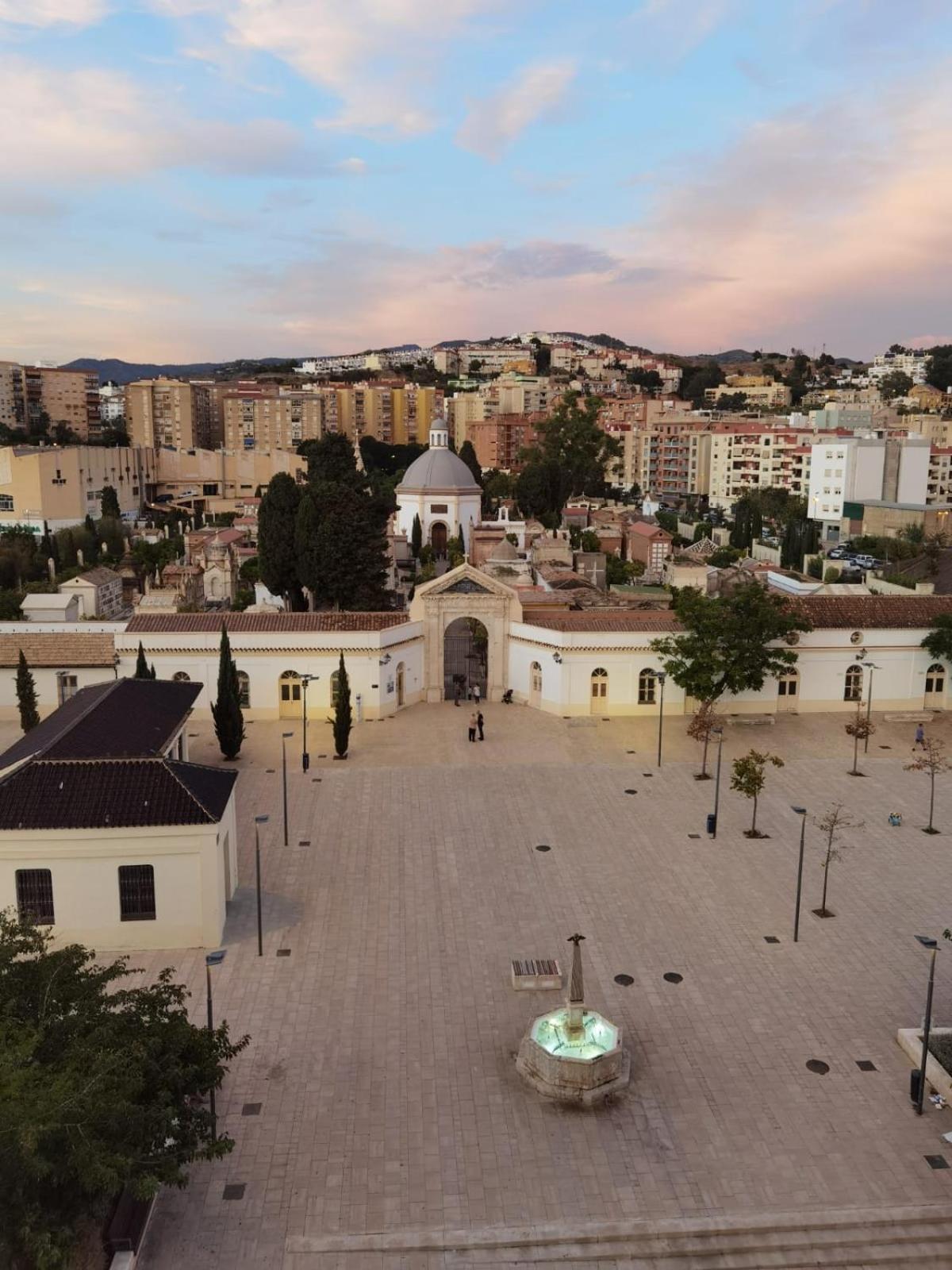 Malaga Prime Location - Stylish Apartment With Free Wifi, Free Parking, Steps From The Historic Center Bagian luar foto